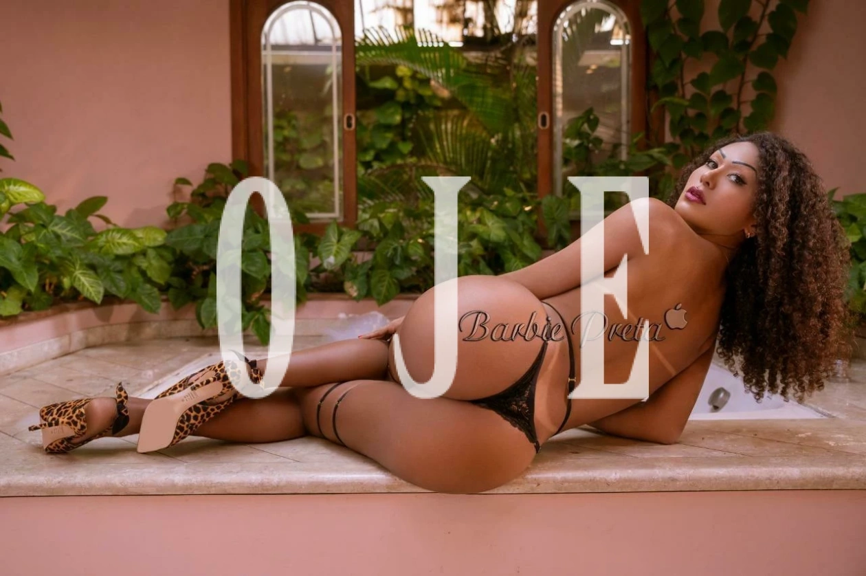 Barbie preta, travesti em Lisboa
