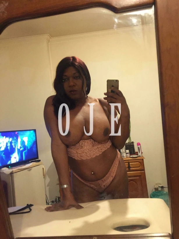 Beijos na boca, Fetichismo, Oral sem camisinha, Chuva dourada, Beijo negro, Sexo anal, Garganta profunda, Ejaculação corpo, Namoradinha, Oral até o final, Duplas, Sado dominadora, Fantasias e figurinos, Massagem erótica, Trios, Ejaculação facial, BDSM, Lingerie, Ativa, Passiva, Inversao de papéis, Sem limite, Festas, Fisting, Versatil, Experta principiantes, Atenção à deficientes físicos, Despedida de solteiro, Orgia, Sexcam: travesti em Lisboa