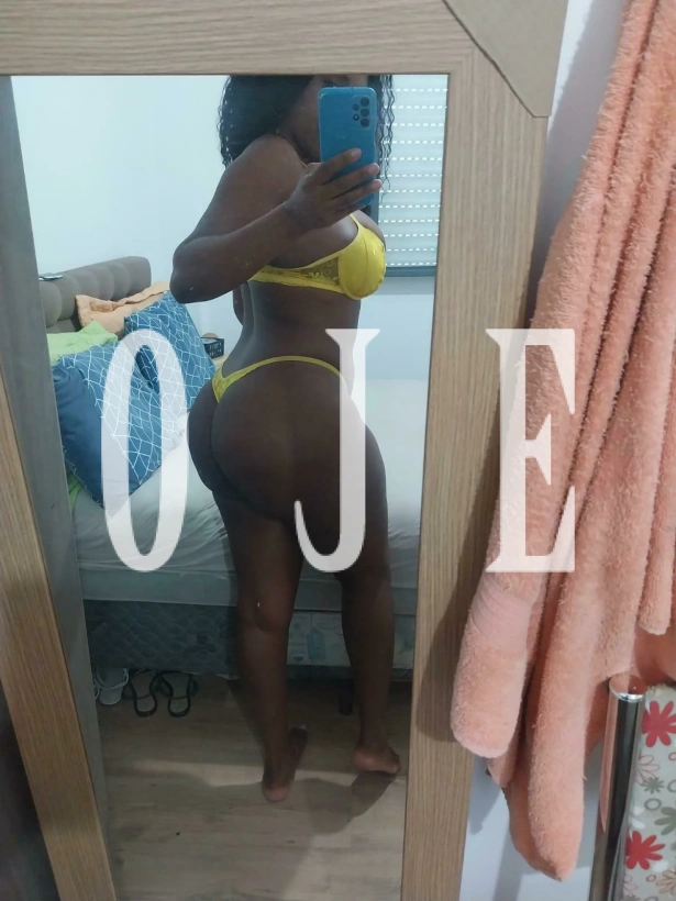 Romana , mana  e sou uma acompanhante brasileira 