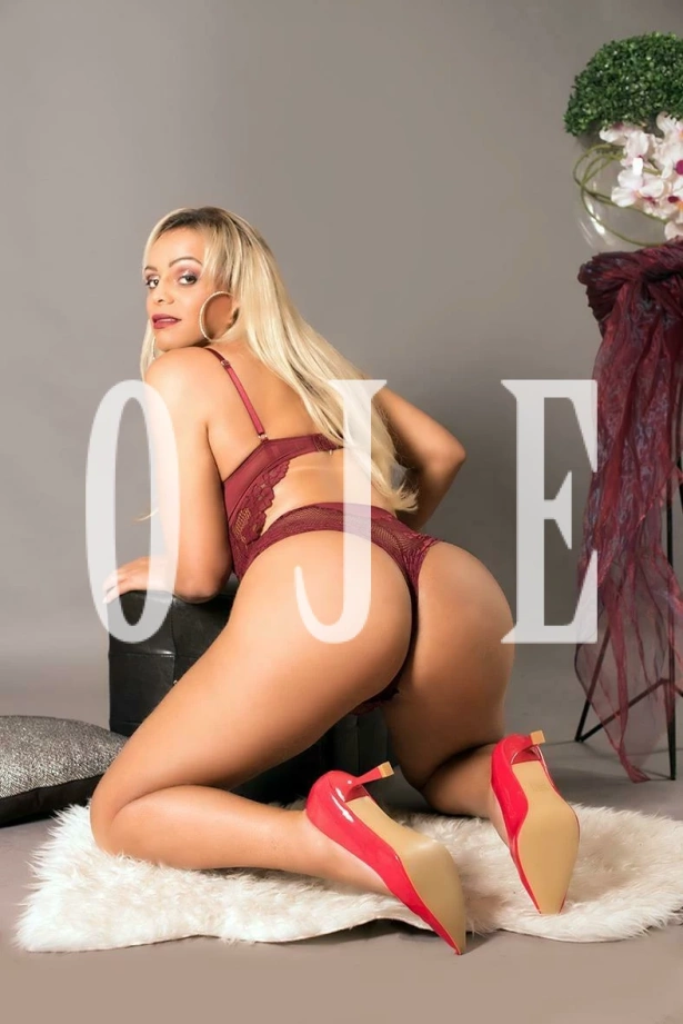 Beijos na boca, Atenção à casais, Oral sem camisinha, Sexo anal: travesti em Portimão