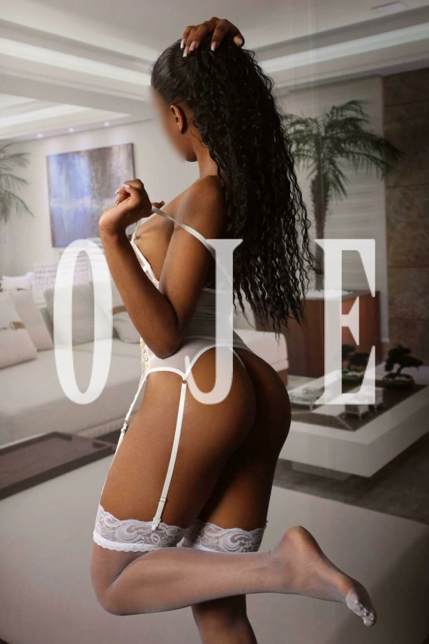 Beijos na boca, Atenção à casais, Oral com camisinha, Oral sem camisinha, Chuva dourada, Sexo anal, Garganta profunda, Lésbica, Ejaculação corpo, Namoradinha, Massagem erótica, Strap on, Trios, Ejaculação facial, Lingerie: Escorts em Lisboa