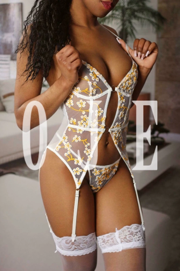 Beijos na boca, Atenção à casais, Oral com camisinha, Oral sem camisinha, Chuva dourada, Sexo anal, Garganta profunda, Lésbica, Ejaculação corpo, Namoradinha, Massagem erótica, Strap on, Trios, Ejaculação facial, Lingerie: Escorts em Lisboa