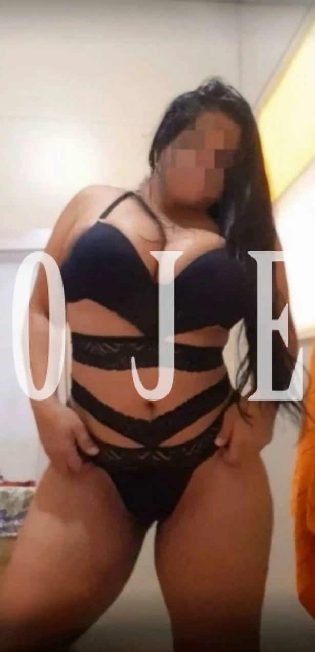 Mavie, ma acompanhante brasileira de 28 anos qu