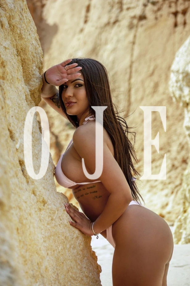 Bianca, uma acompanhante brasileira de 23 anos q