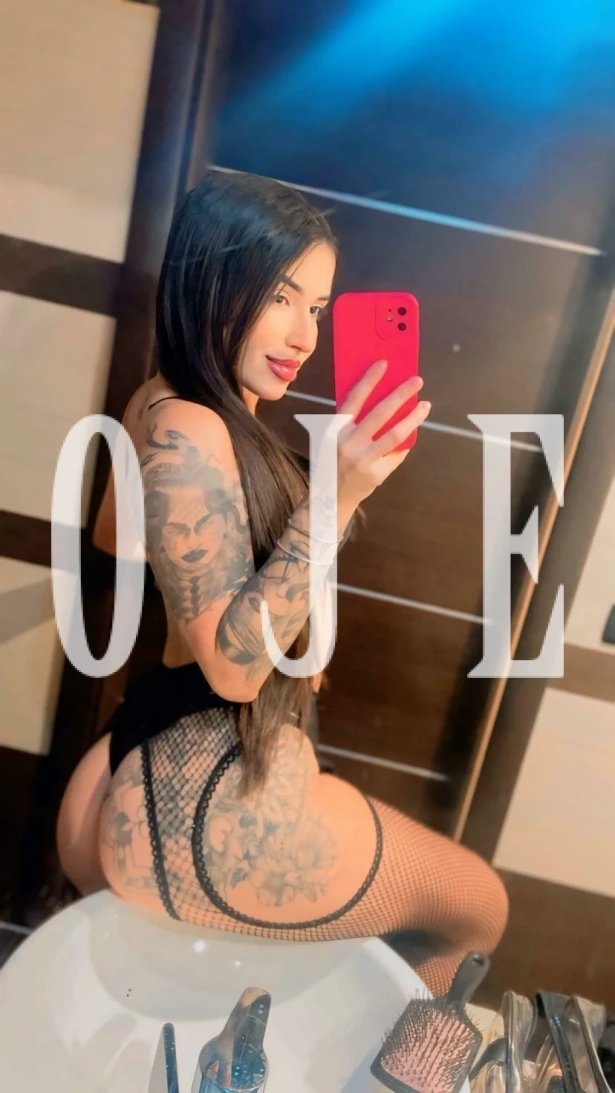 Gabriela, uma acompanhante brasileira de 23 anos q