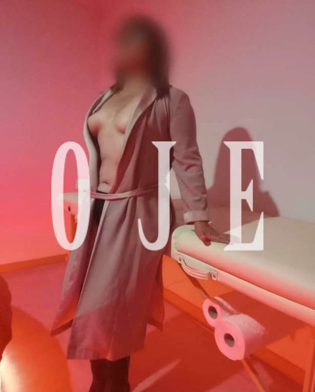 Raquel, uma acompanhante brasileira de 40 anos q