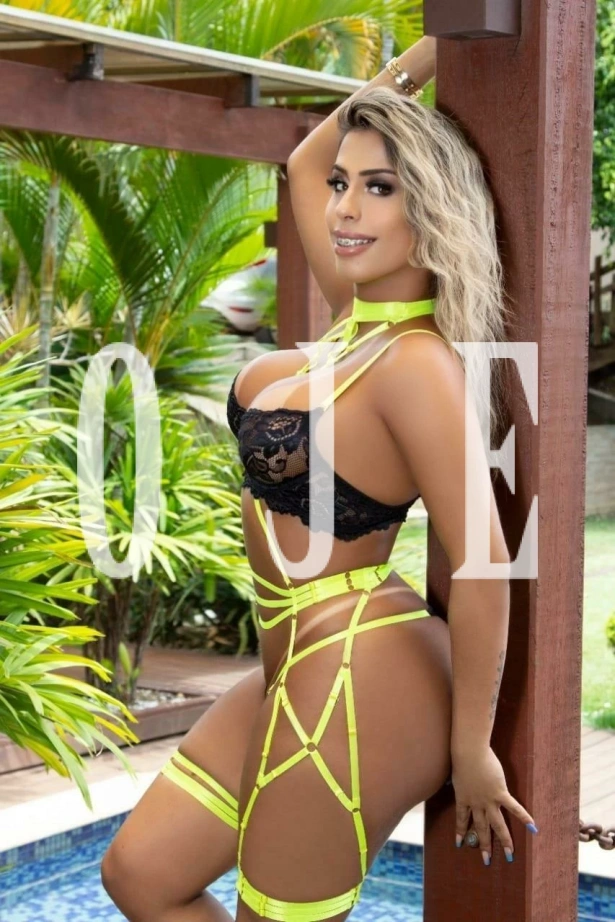 Paulynhaa, travesti em Albufeira