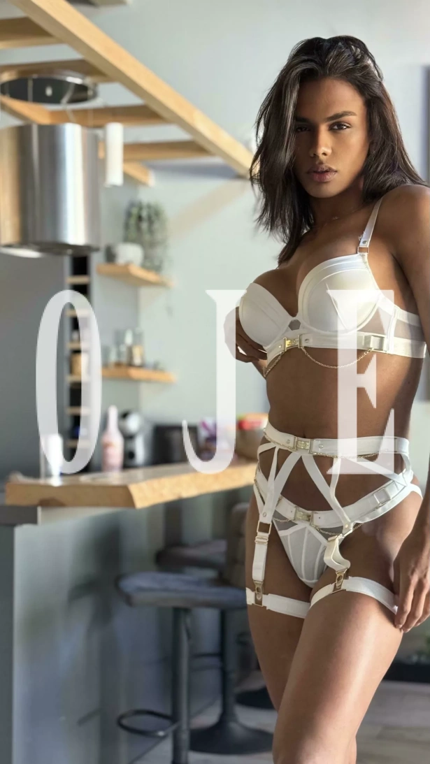 Fetichismo, Atenção à casais, Namoradinha, Massagem erótica, BDSM, Despedida de solteiro, Sexcam, Stripers: travesti em Lisboa