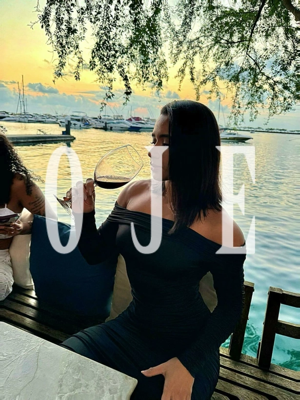 Lua, a, sou uma acompanhante brasileira de 22